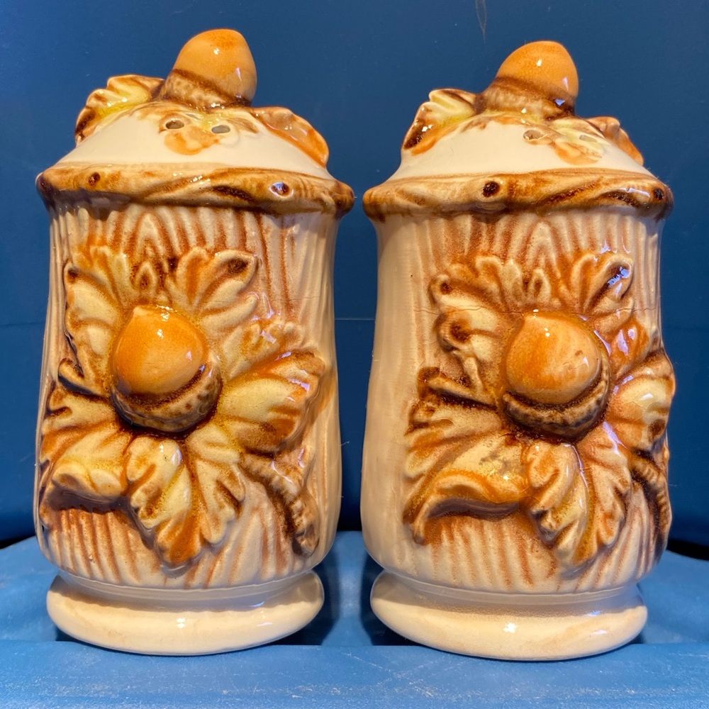 Ceramic Vintage salt pepper shaker set made in Japan